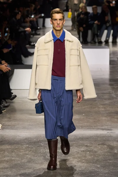 Look 13